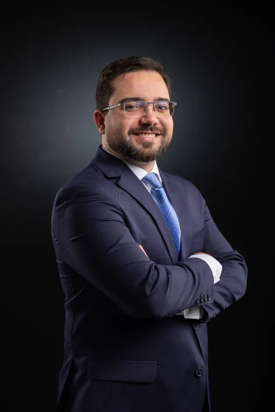 Fotografia de Igor Lopes Assunção, sócio fundador da Lopes Assunção Advogados